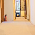 玄関にいたら、奥の…