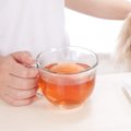 犬に紅茶を飲ませな…