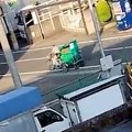 遠くで『クロネコヤ…