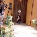 犬が結婚式で『リン…