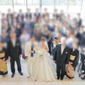 結婚式の集合写真を…
