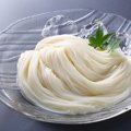 犬はそうめんを食べ…