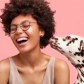 犬が初めて会う人の…
