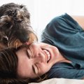 犬が『飼い主を舐め…