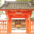 神社に犬は入っても…