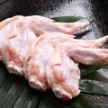 犬は手羽先を食べて…