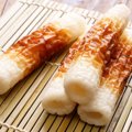 犬はちくわを食べて…