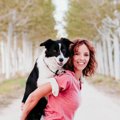 大型犬をおんぶする…