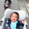 赤ちゃんのカートを…