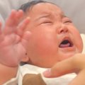 赤ちゃんが泣いてい…