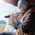 「犬に話しかける人…