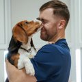 犬が飼い主の顔をし…