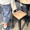 犬と一緒にカフェの…
