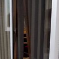 買い物に行くため家…