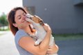 犬が『執拗に顔を舐…の画像