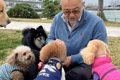 男性に大集合する小…の画像