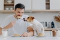 なぜ犬は人が食べて…の画像