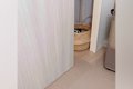 ドアから出てくる犬→…の画像