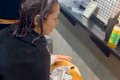 美容室で『看板犬』…の画像