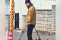 『お散歩中の夫と犬…の画像
