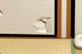 押入れの戸を破壊し…の画像