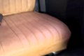 車の後部座席に大型…の画像