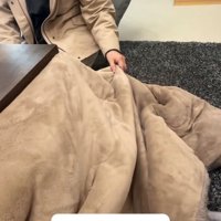 こたつ布団がふくらんでいる様子