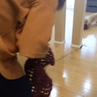 身をかがめるおばあちゃん