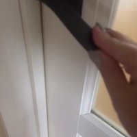 ドアを開ける手