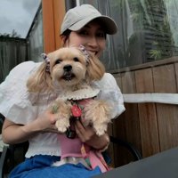 抱っこされるまるるちゃん