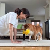 ヨガを邪魔する野々花ちゃん