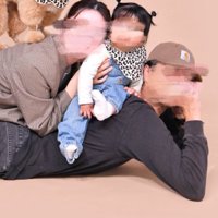 写真に写る3人
