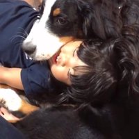 お腹を枕にしてゴロゴロ♪