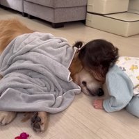 「一緒にタオルに入る？」