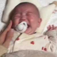 泣き叫ぶ赤ちゃん