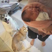 優しい兄と姉に見守られて…