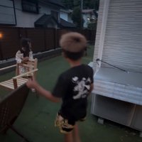 お庭へ戻る大型犬