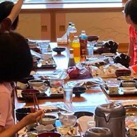 窓の外に釘付けに