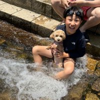 一緒に川遊びを楽しむ♪