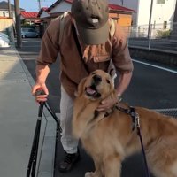 嬉しそうなりく君