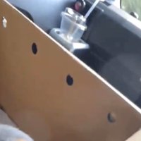 車内のダンボール箱