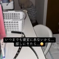 まるで人影のような大型犬