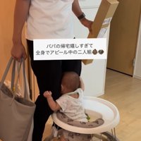 歩行器でお出迎えする赤ちゃん