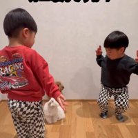 カニ歩きを見て、ますます困惑！