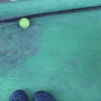 口からボールをポトリ