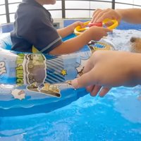 息子くんが浮き輪に乗ったら…