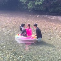 お気に入りの棒を放そうとしません