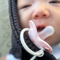 必死な赤ちゃん