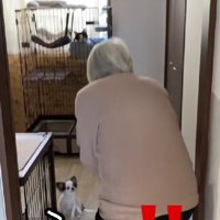 驚きを隠せないおばあちゃん♡