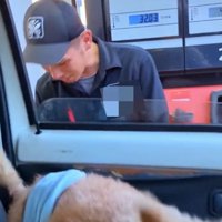 仕事に戻ろうとするスタッフさん